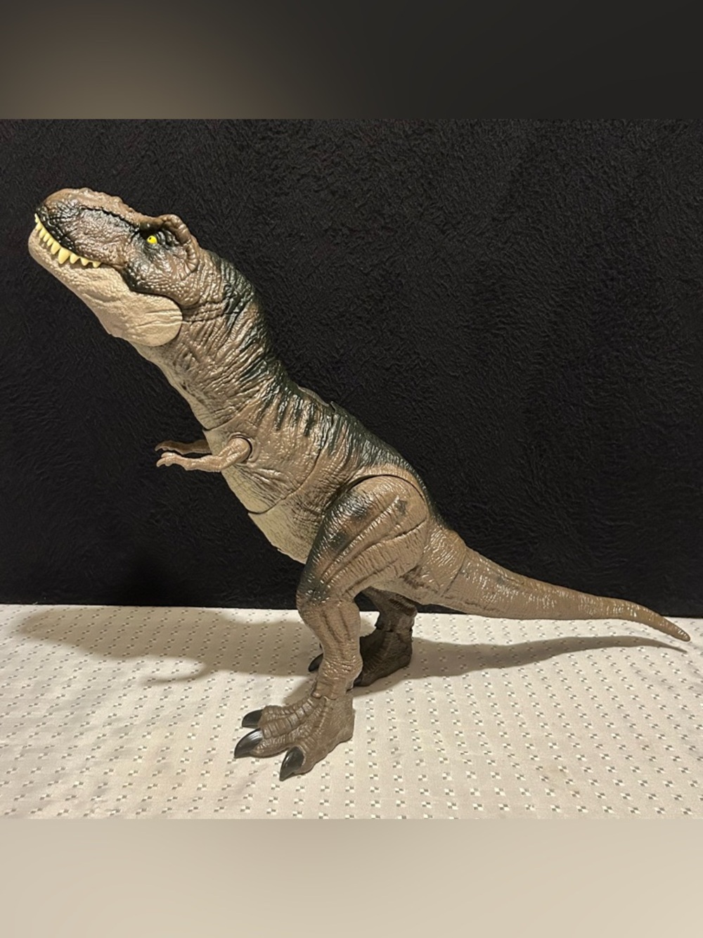 Jurassic World Dominion Thrash N Devour Tyrannosauros Rex 21" Sound Works